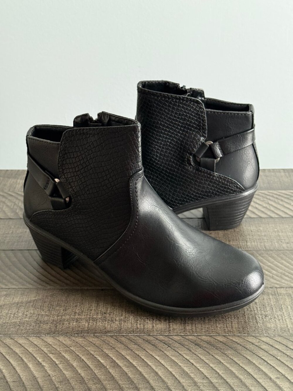 Easy Street Black Ankle Boots - Low Heel Boots Women's 8M
